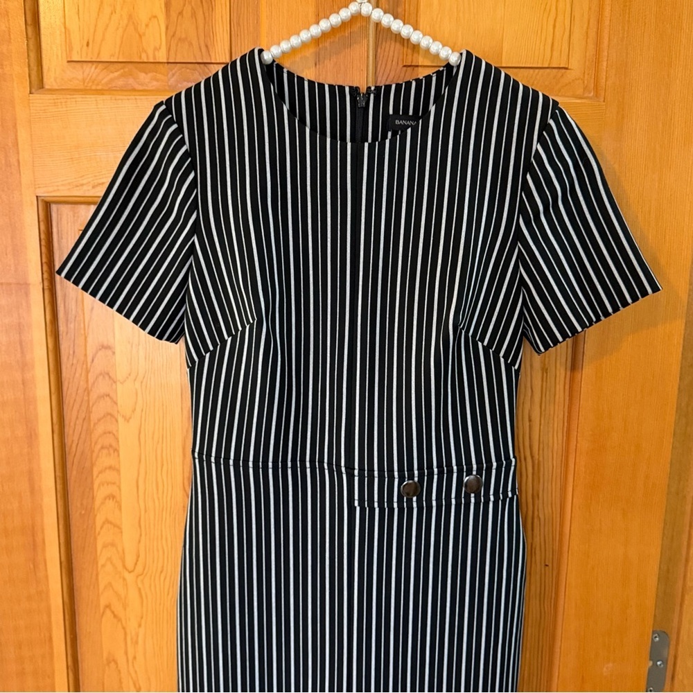 Banana Republic Career Midi Dress Sz 0 Stretch Stripe Short Sleeve Black NEW - Picture 2 of 8